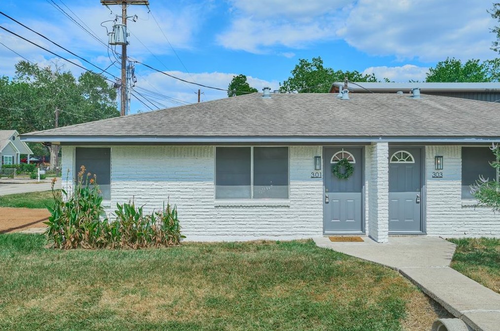 303 S Magnolia St, Tomball, TX 77375