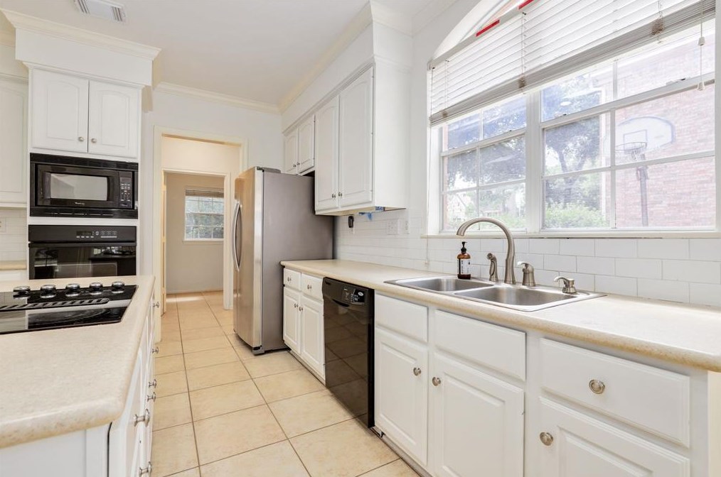 3818 Partridgeberry Ct, Houston TX  77059-4066 exterior