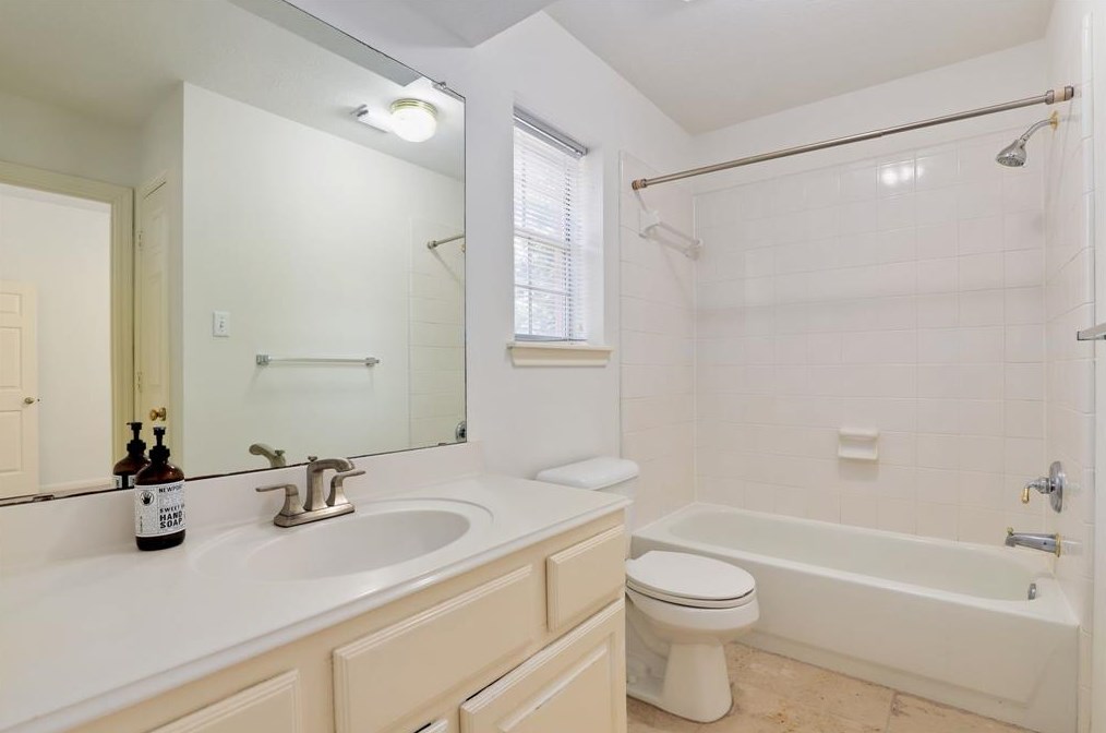 3818 Partridgeberry Ct, Houston TX  77059-4066 exterior