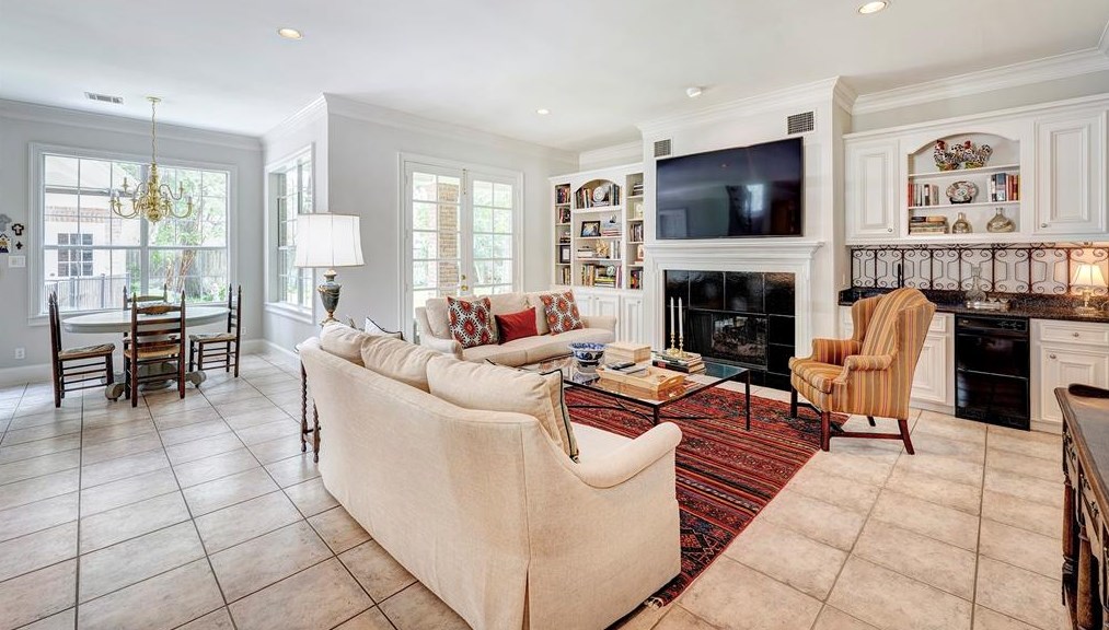 238 Warrenton Dr, Houston TX  77024-6226 exterior