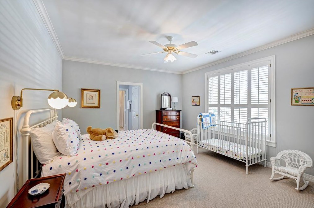 238 Warrenton Dr, Houston TX  77024-6226 exterior