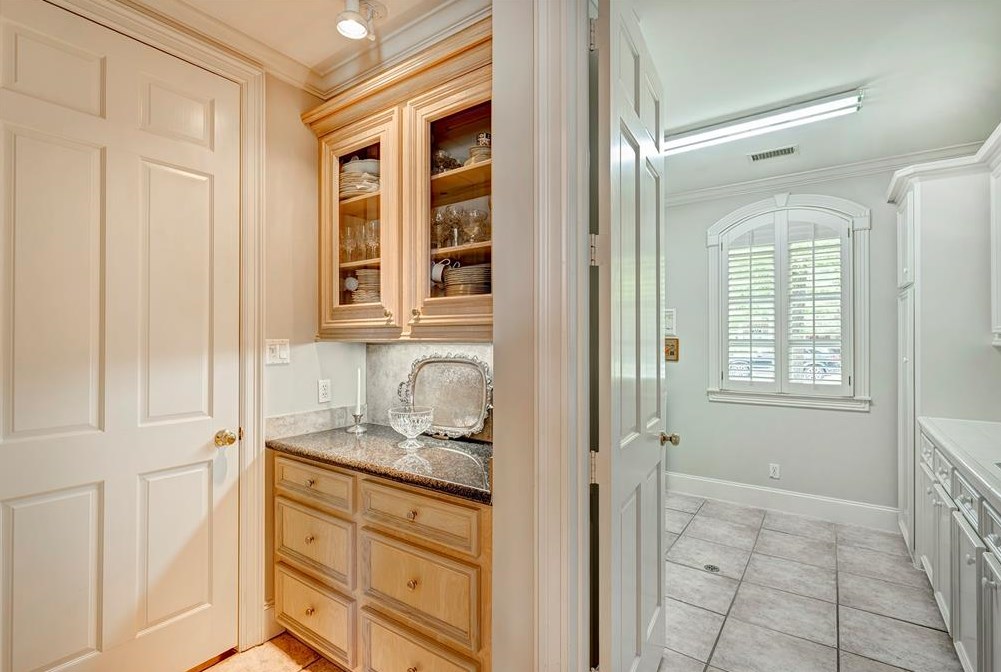 238 Warrenton Dr, Houston TX  77024-6226 exterior