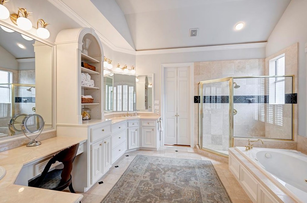 238 Warrenton Dr, Houston TX  77024-6226 exterior