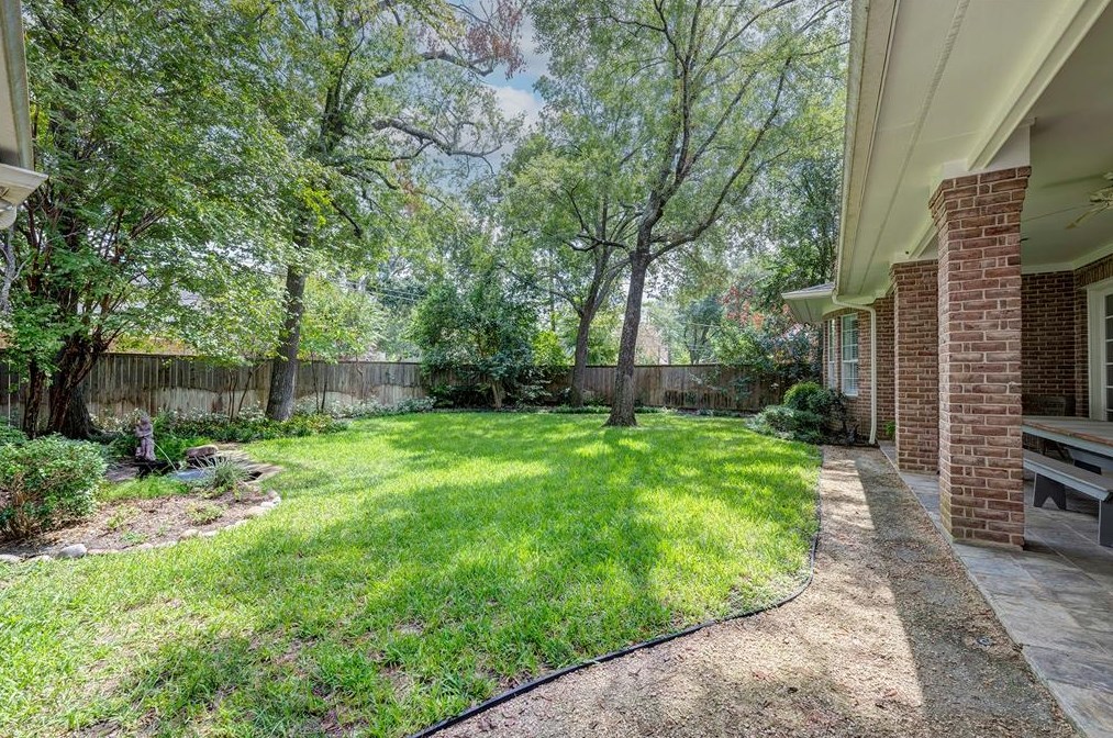 238 Warrenton Dr, Houston TX  77024-6226 exterior