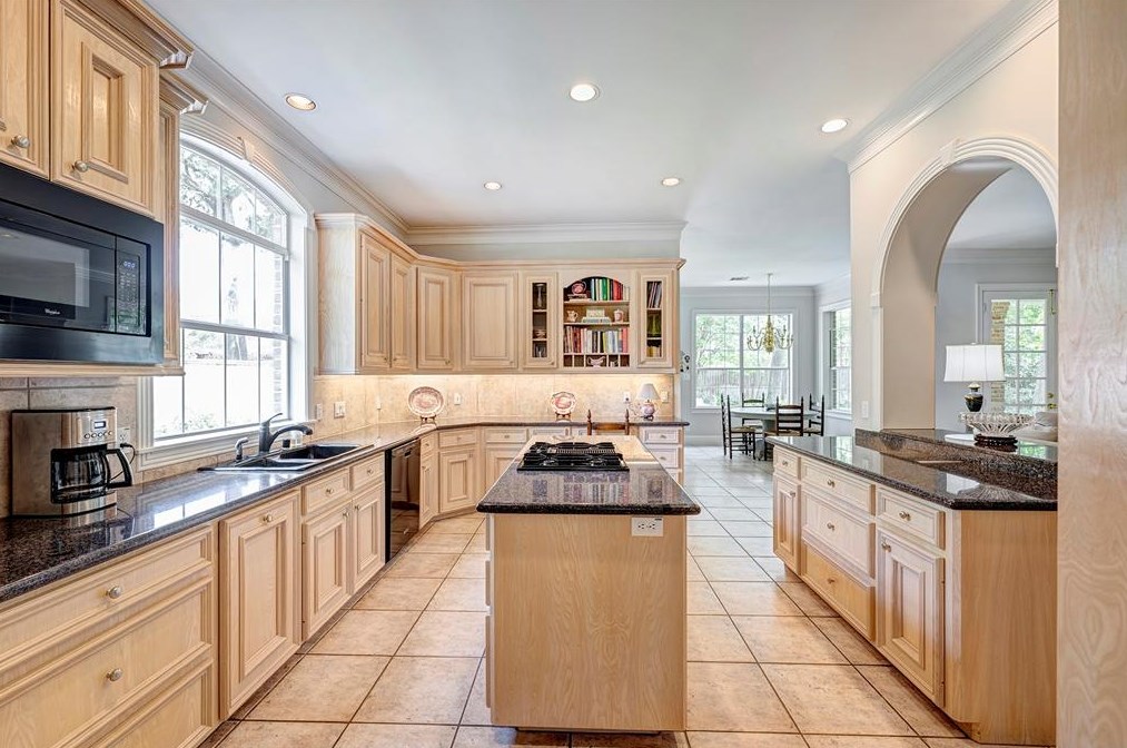 238 Warrenton Dr, Houston TX  77024-6226 exterior
