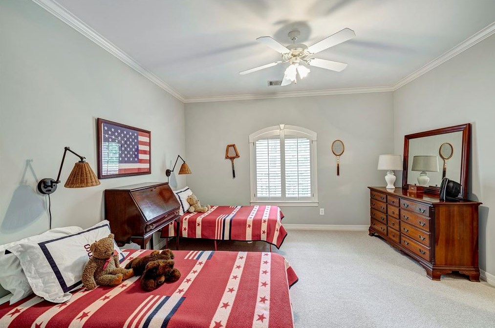 238 Warrenton Dr, Houston TX  77024-6226 exterior