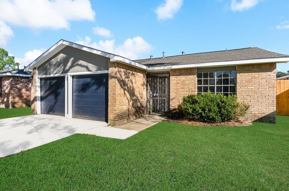 8710 Valley Meadow Dr, Houston, TX 77078