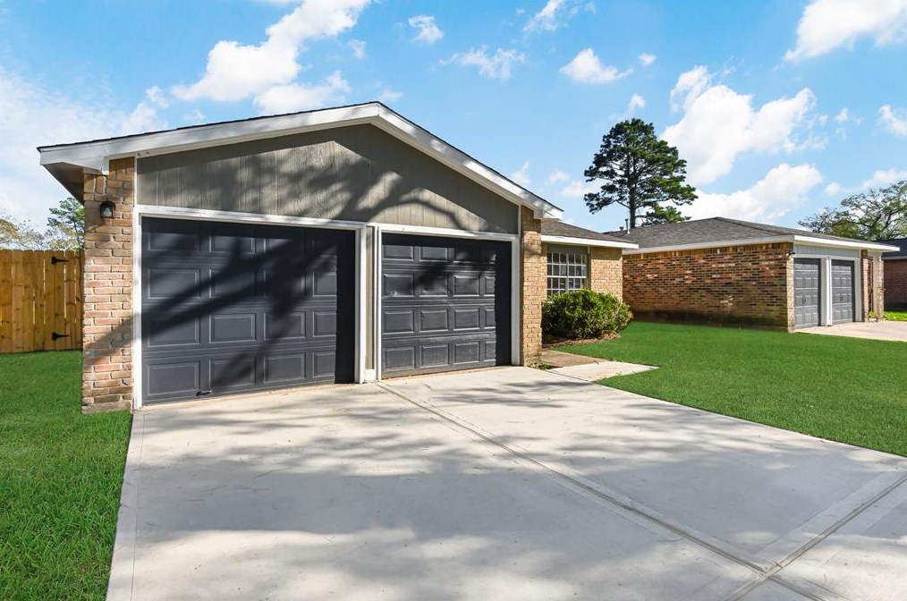 8710 Valley Meadow Dr, Houston TX  77078-3732 exterior