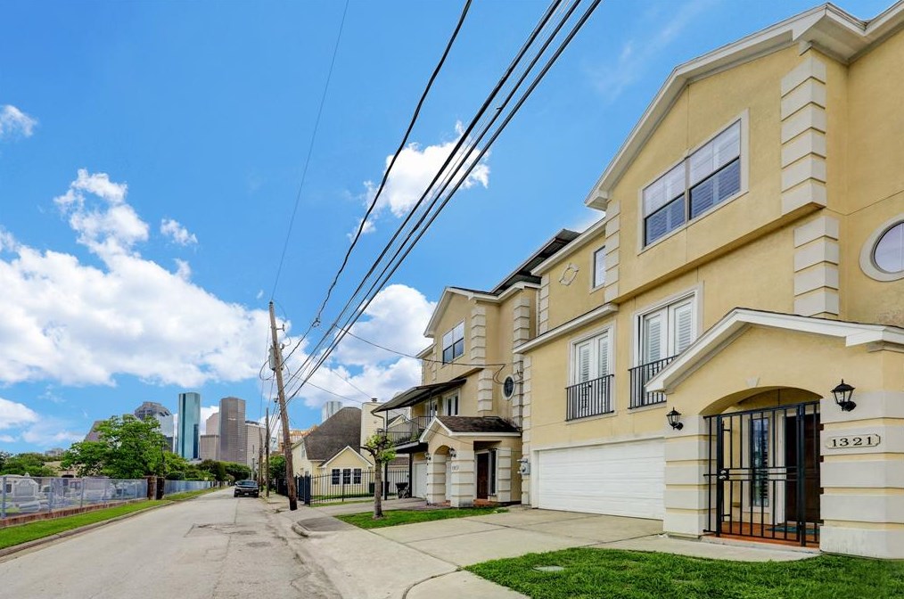 1321 Saulnier St, Houston, TX 77019