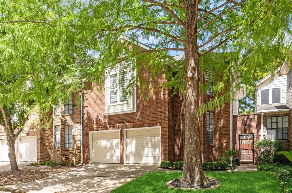 12814 Kingsbridge Ln, Houston, TX 77077-2257