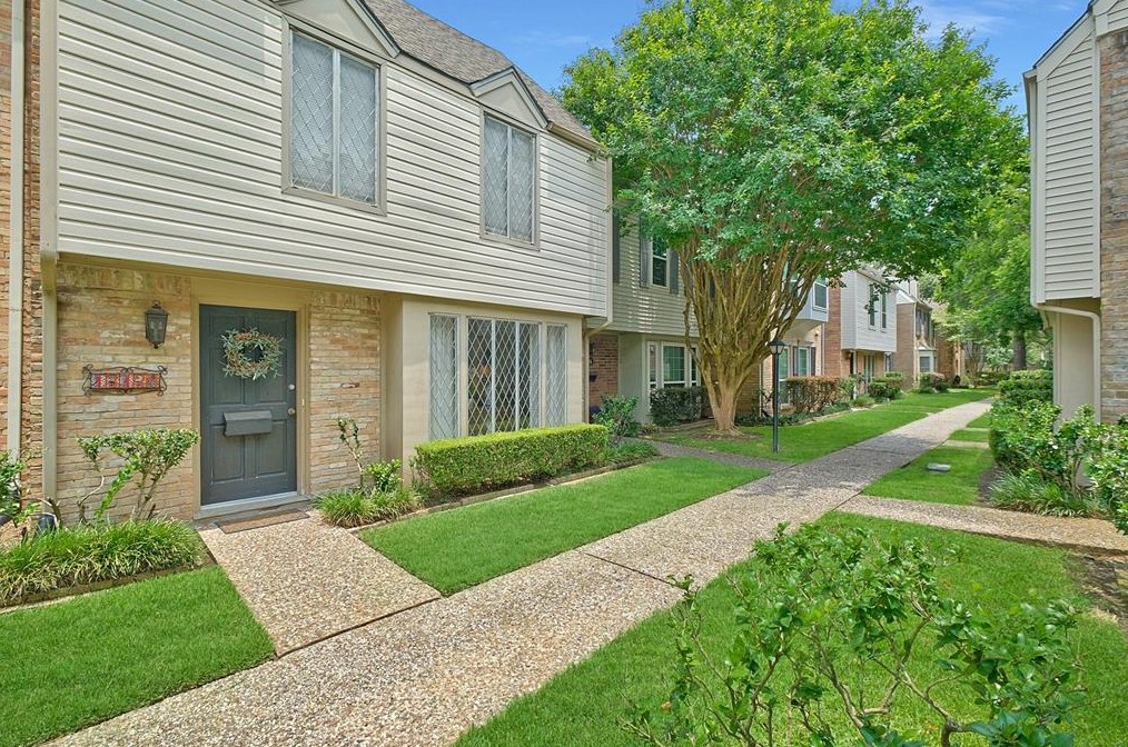 13138 Trail Hollow Dr, Houston, TX 77079