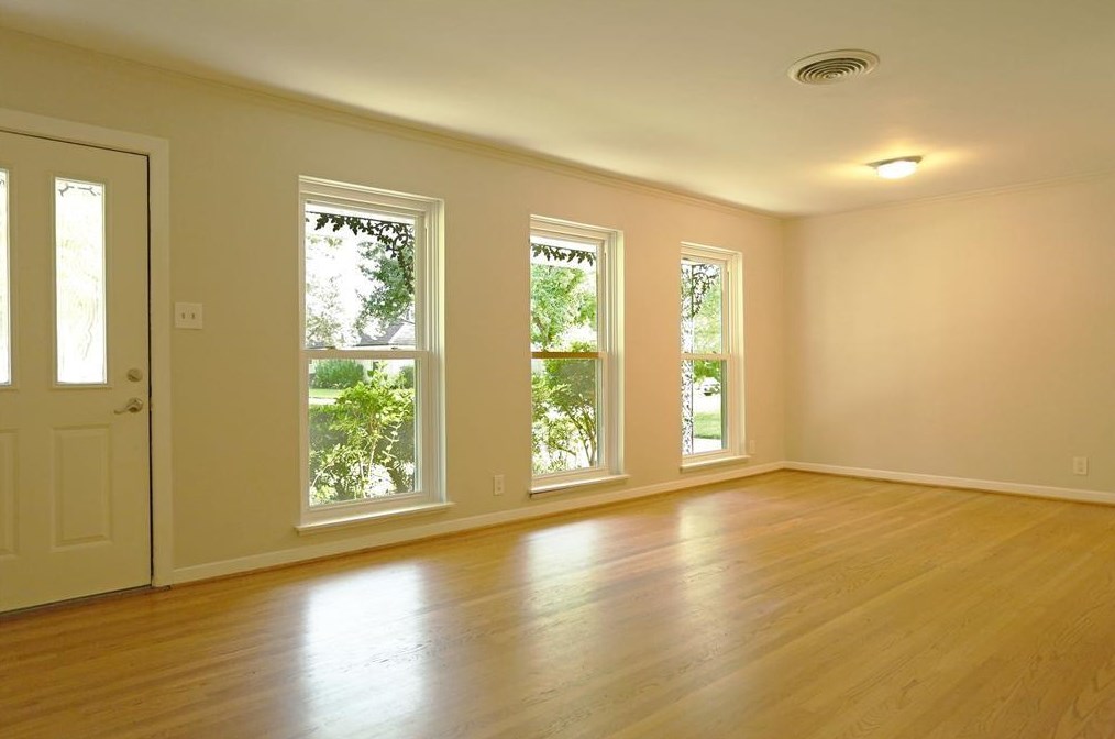 5454 Kinglet St, Houston, TX 77096-5015