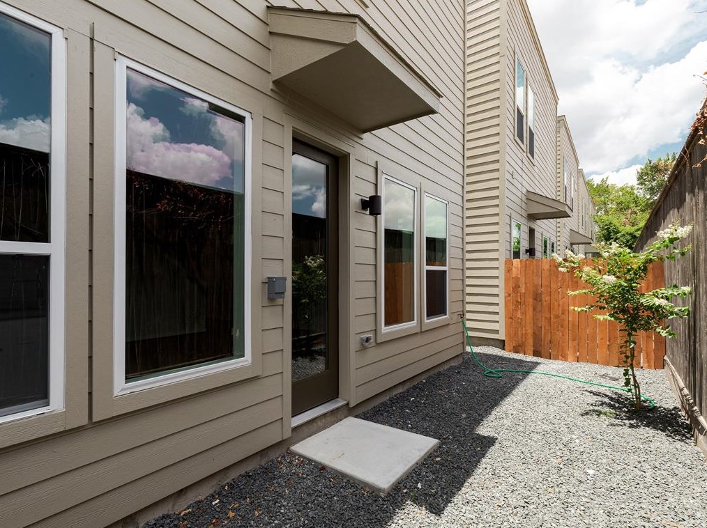 608 Thornton Rd, Houston TX  77018-3323 exterior