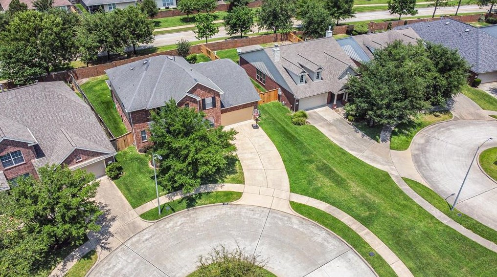 9402 Empress Crossing Dr, Spring TX  77379-6689 exterior