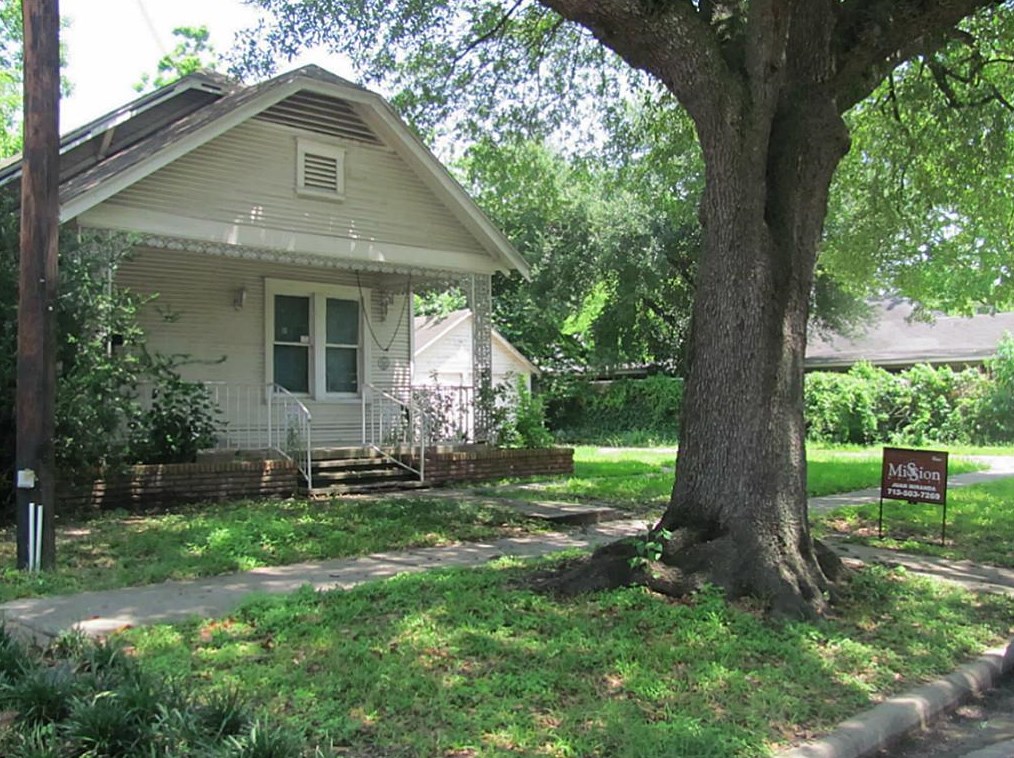 916 Nadine St, Houston TX  77009-2441 exterior
