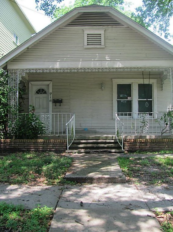 916 Nadine St, Houston, TX 77009-2441