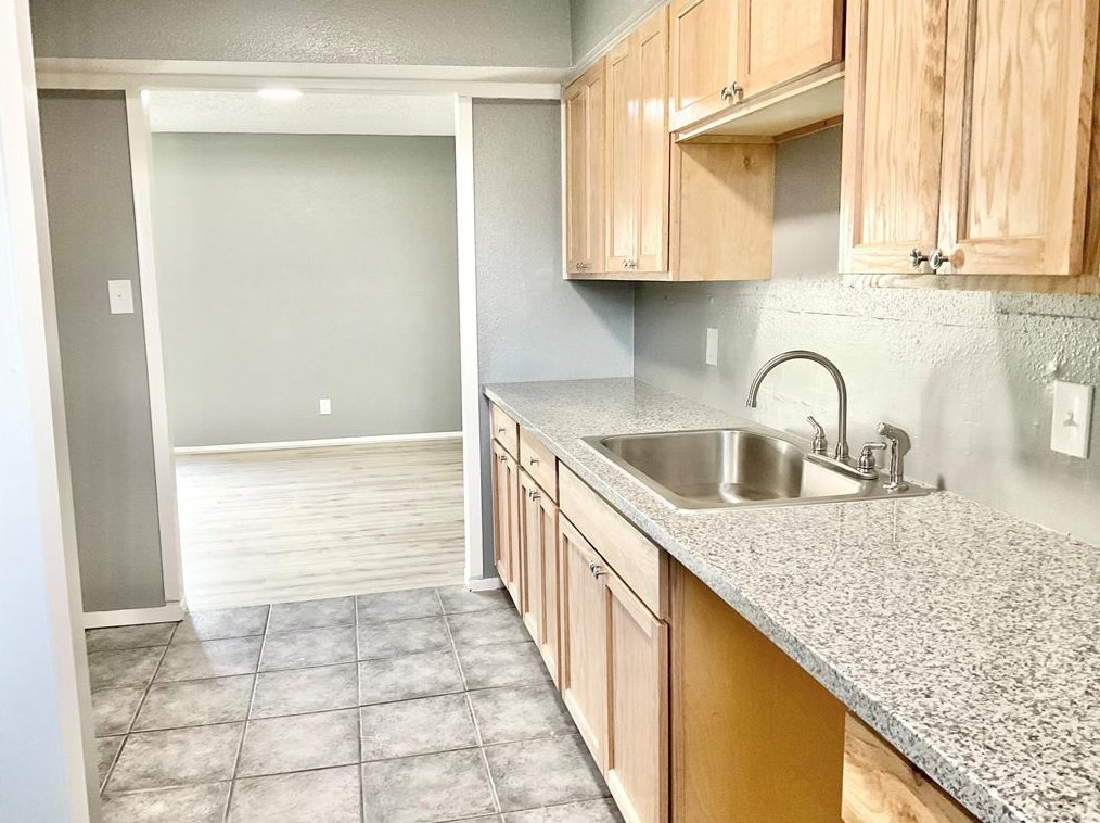 1227 Oregon St, Morgans Point, TX 77571