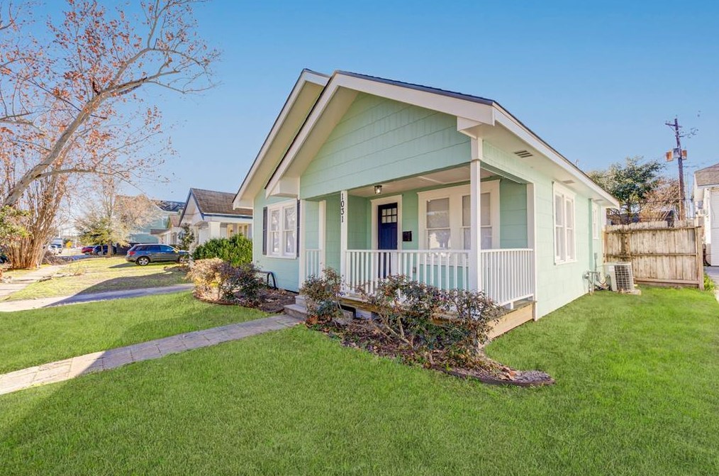 1031 Lawrence St, Houston TX  77008-6649 exterior