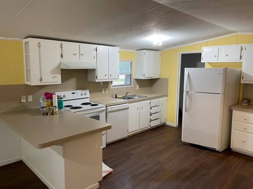 404 Fordtrand St, Ellinger, TX 78938