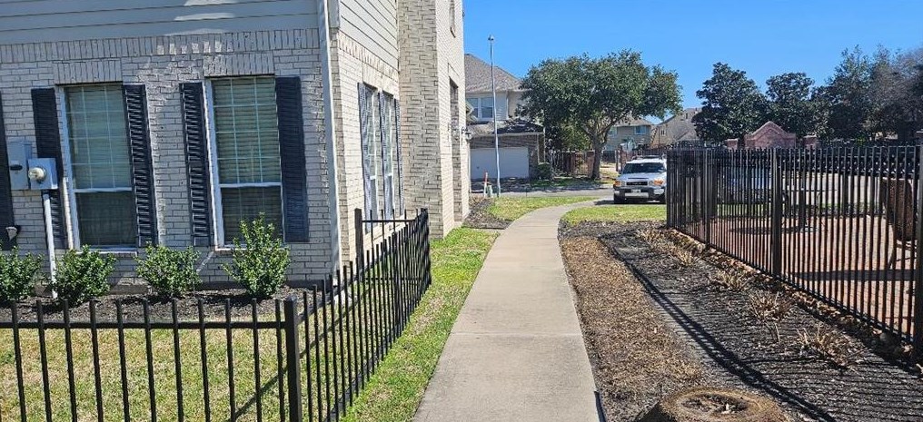 2754 Misty Heath Ln, Houston TX  77082-2142 exterior