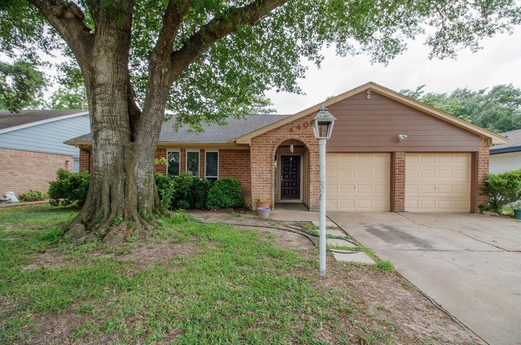 4407 Windrift Dr, Houston TX  77066-3647 exterior