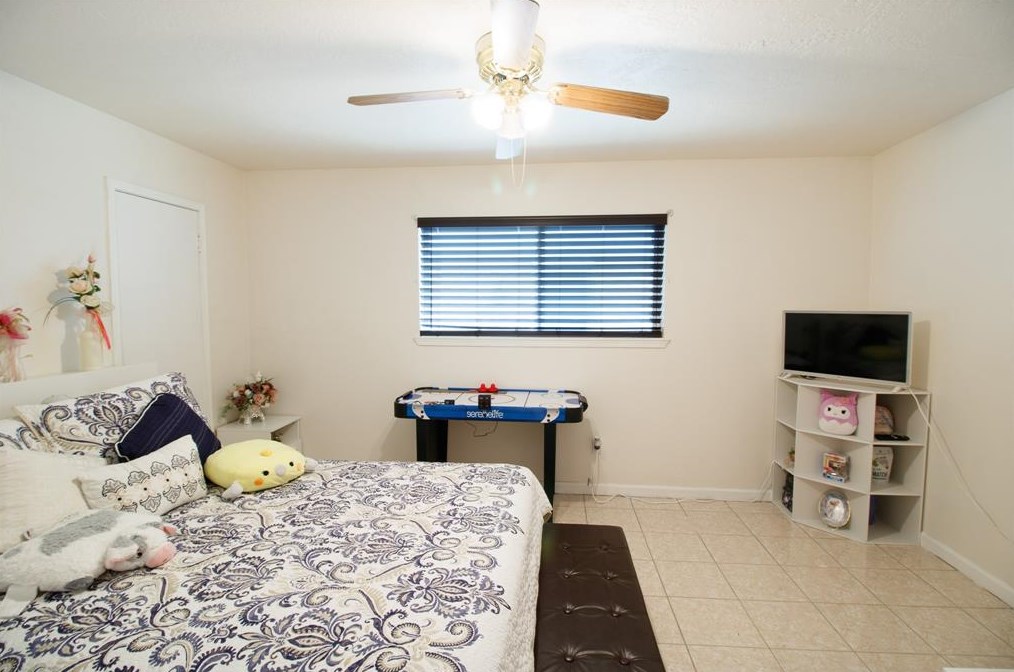 4407 Windrift Dr, Houston TX  77066-3647 exterior