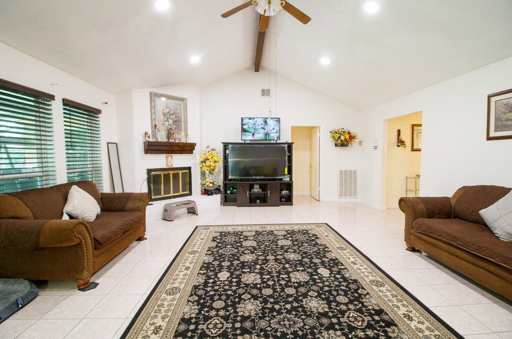 4407 Windrift Dr, Houston TX  77066-3647 exterior