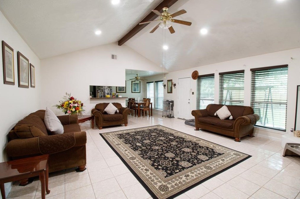 4407 Windrift Dr, Houston TX  77066-3647 exterior