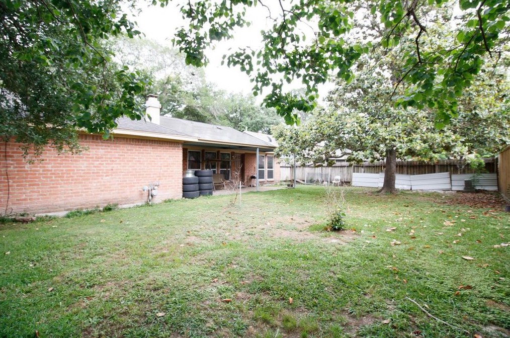 4407 Windrift Dr, Houston TX  77066-3647 exterior