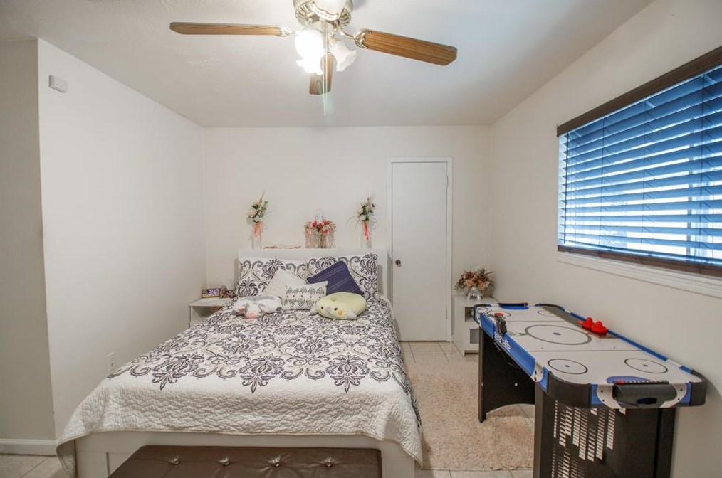 4407 Windrift Dr, Houston TX  77066-3647 exterior