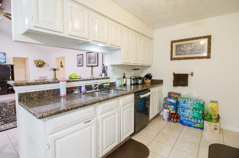 4407 Windrift Dr, Houston TX  77066-3647 exterior