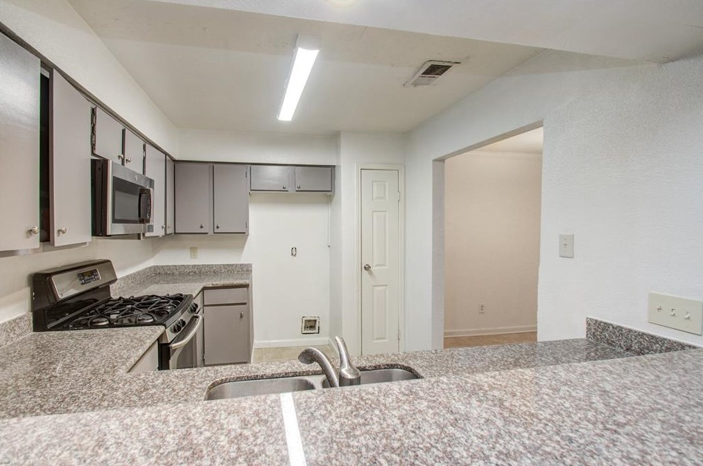 13146 Crystal Cv Dr, Houston TX  77044-1813 exterior