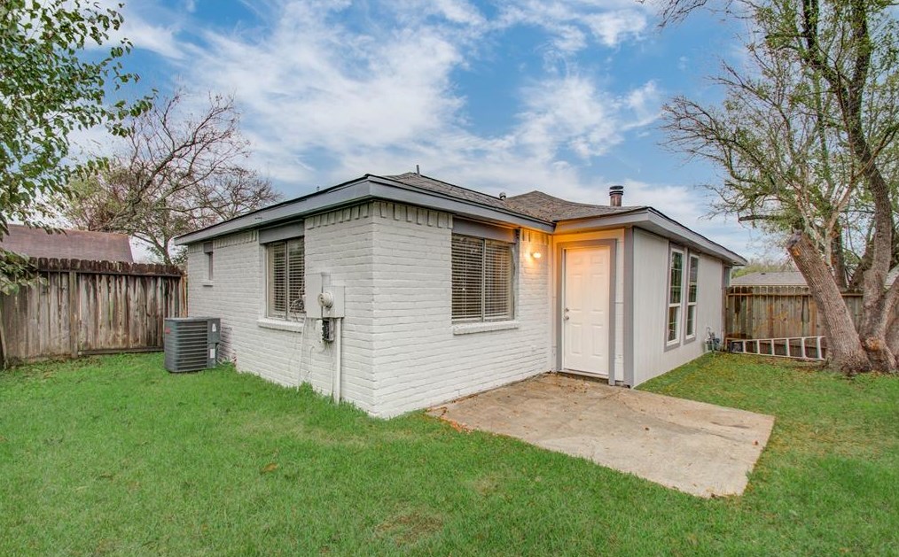 13146 Crystal Cv Dr, Houston TX  77044-1813 exterior