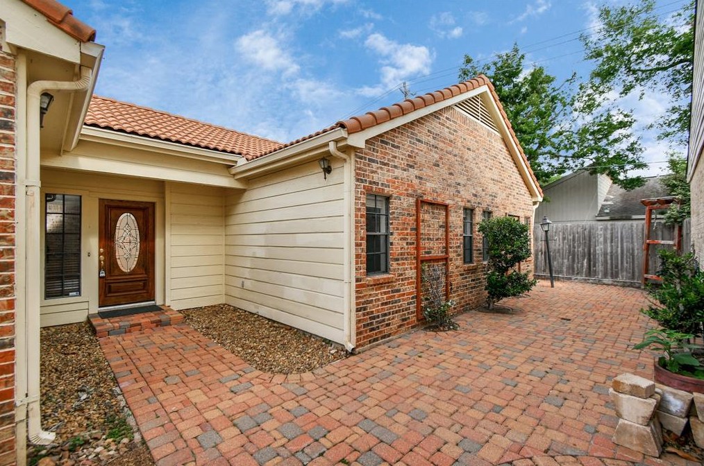 14122 Langbourne Dr, Houston, TX 77077-1413