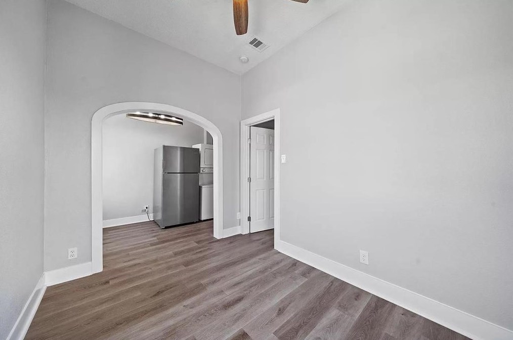 805 10th St #2, Galveston, TX 77550
