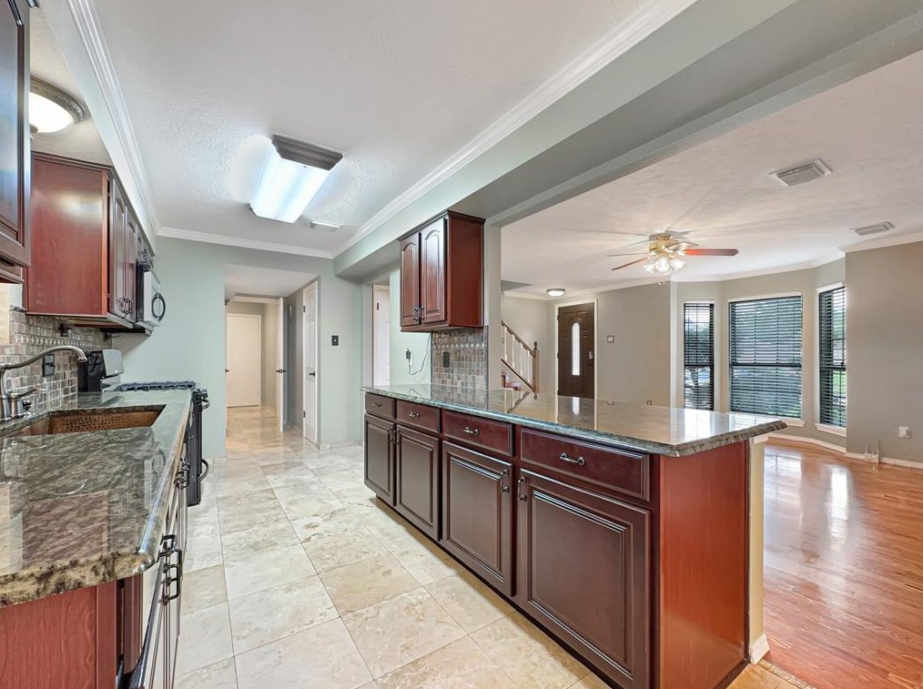 4933 Glenvalley Dr, Morgans Point, TX 77571-2843