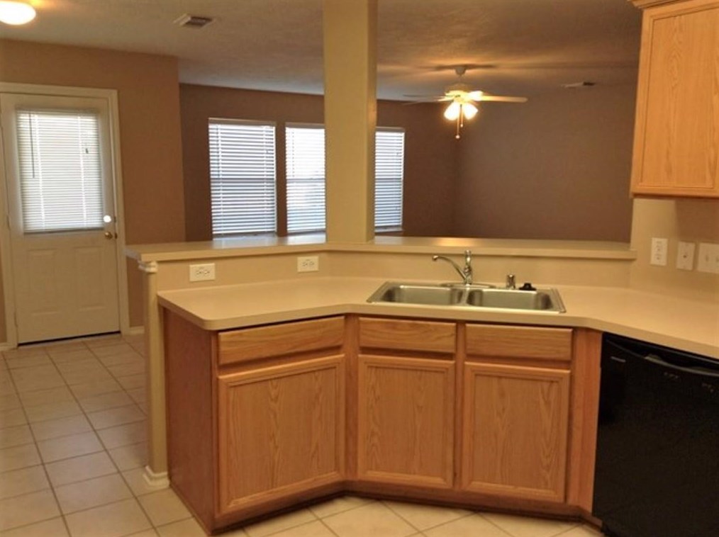 8030 Echinacea Dr, Baytown TX  77521-6502 exterior
