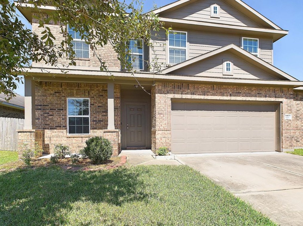 1100 Lasso Ct, Alvin, TX 77511