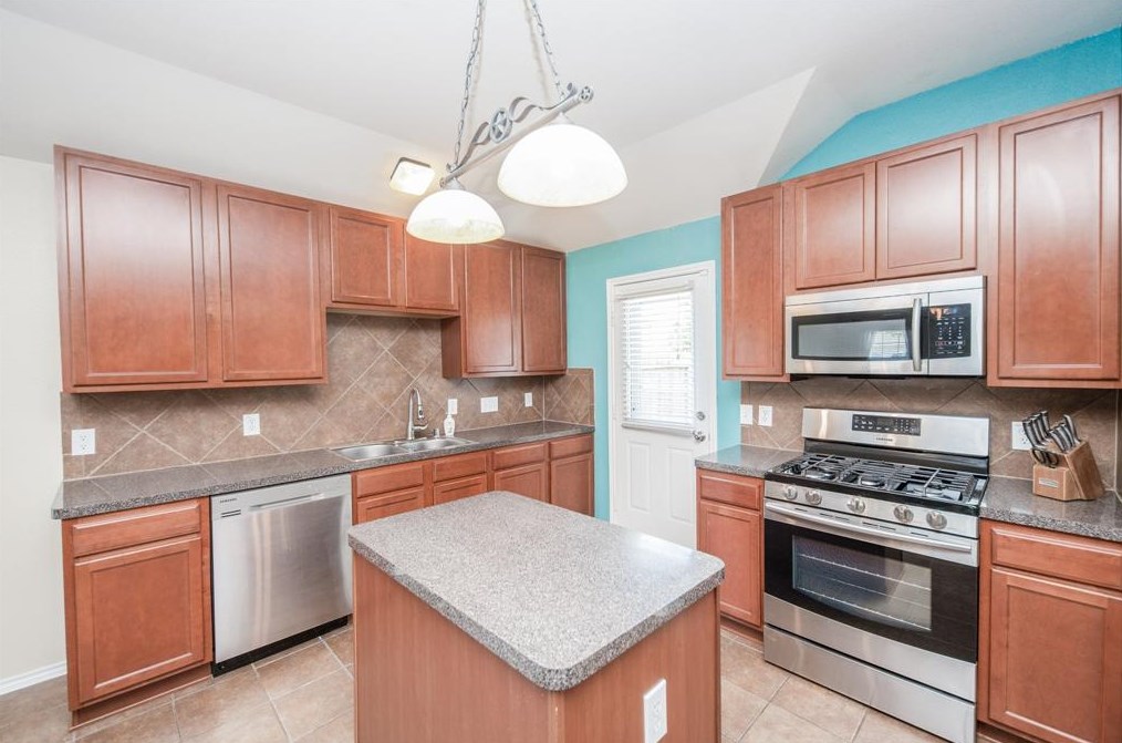 14306 Cypress Meadows Dr, Houston, TX 77047-4639