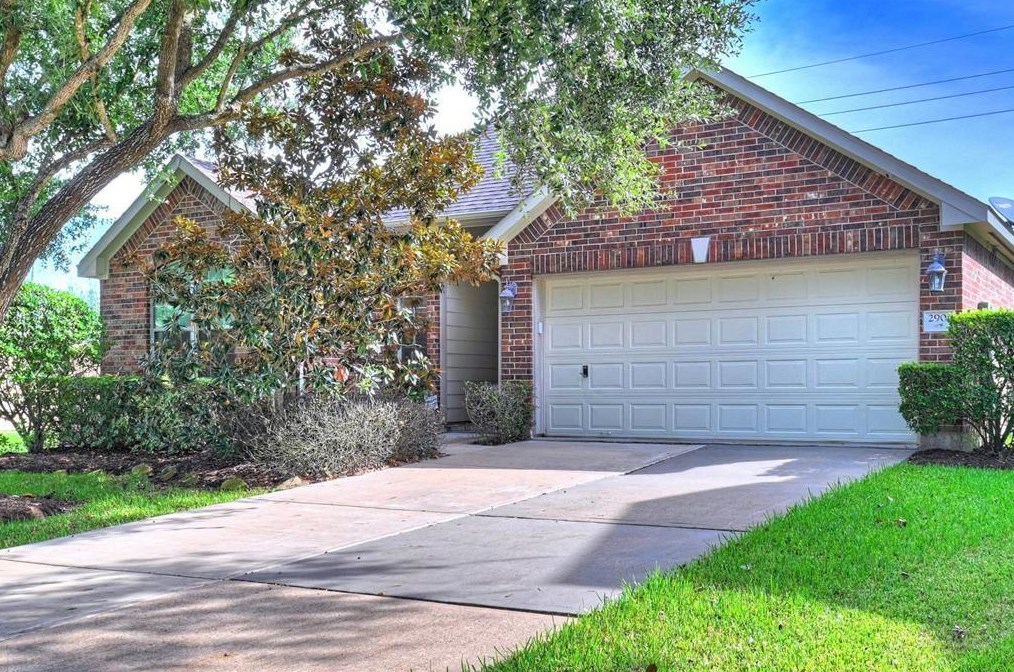 2901 Ashbrook Ln, Pearland, TX 77584