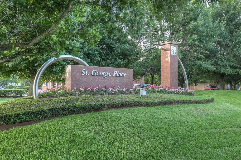 5526 Navarro St, Houston TX  77056-6231 exterior