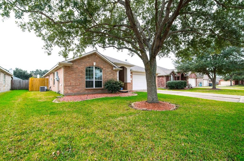 3114 Orange St, Pearland, TX 77581