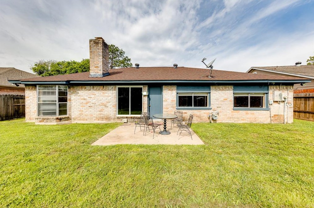 7111 Ln Entrada, Houston TX  77083-2908 exterior