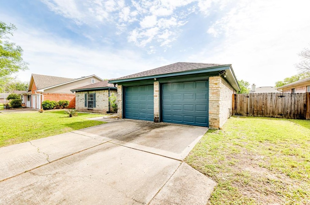 7111 Ln Entrada, Houston TX  77083-2908 exterior