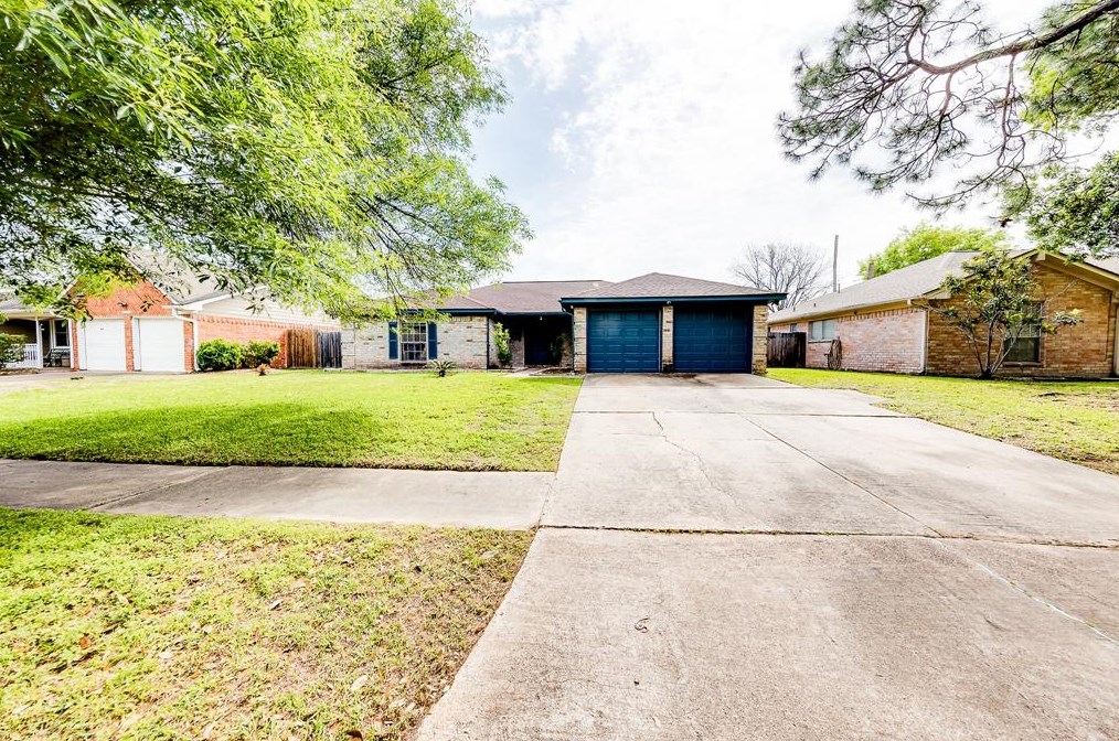7111 Ln Entrada, Houston TX  77083-2908 exterior