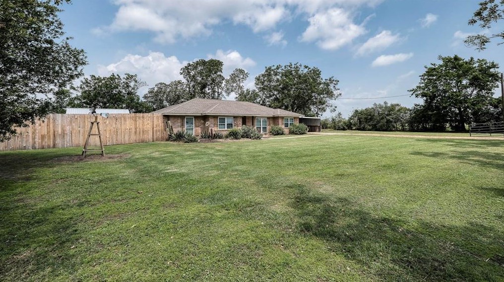 12823 Lee Rd, Waller, TX 77484