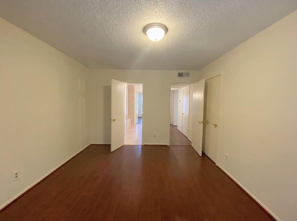 1901 Voss Rd, Houston TX  77057-2629 exterior