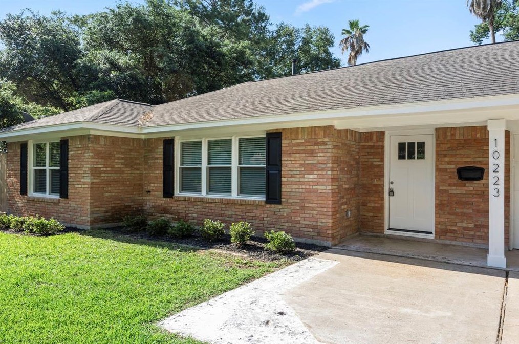 10223 Eddystone Dr, Houston TX  77043-3324 exterior