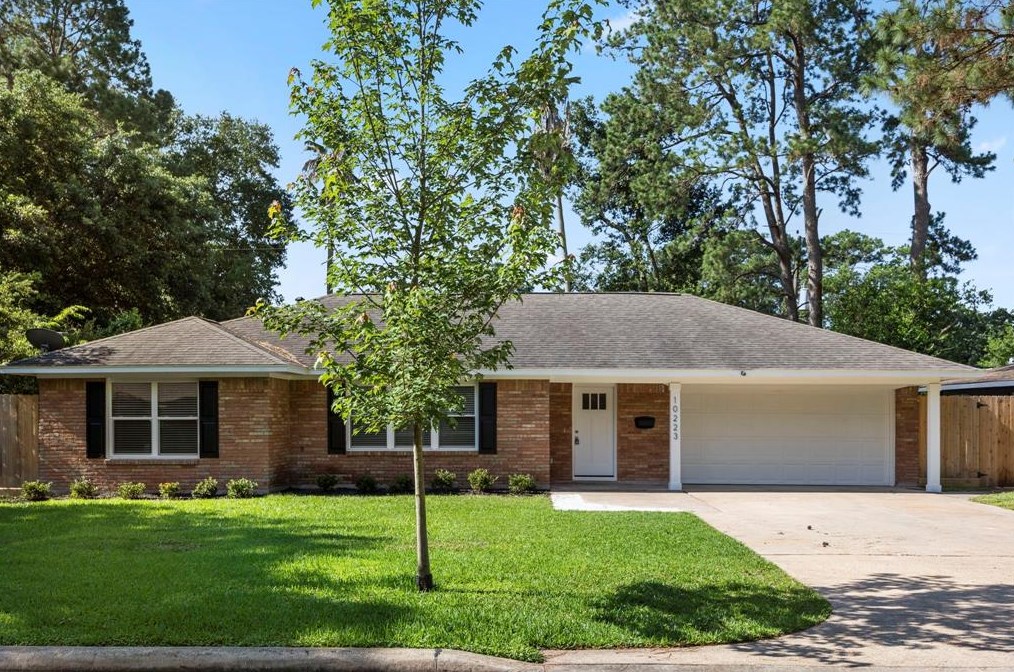10223 Eddystone Dr, Houston, TX 77043