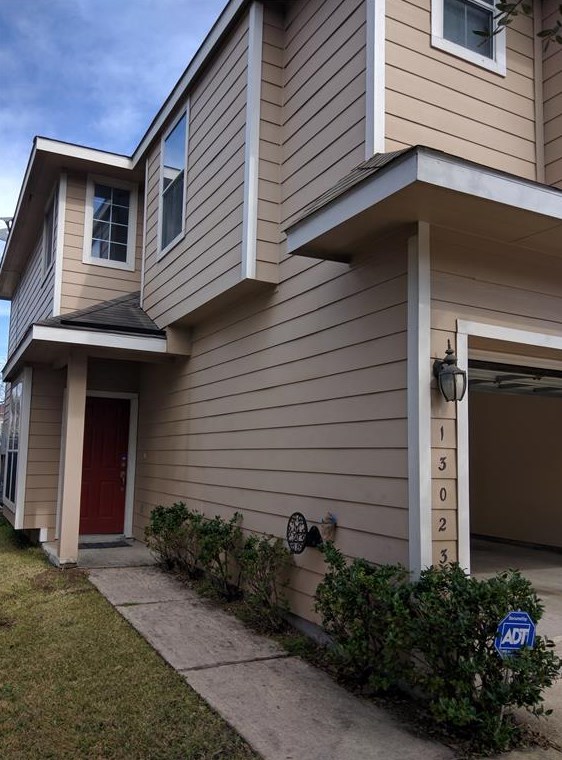 13023 Peppergate Ln, Houston, TX 77044